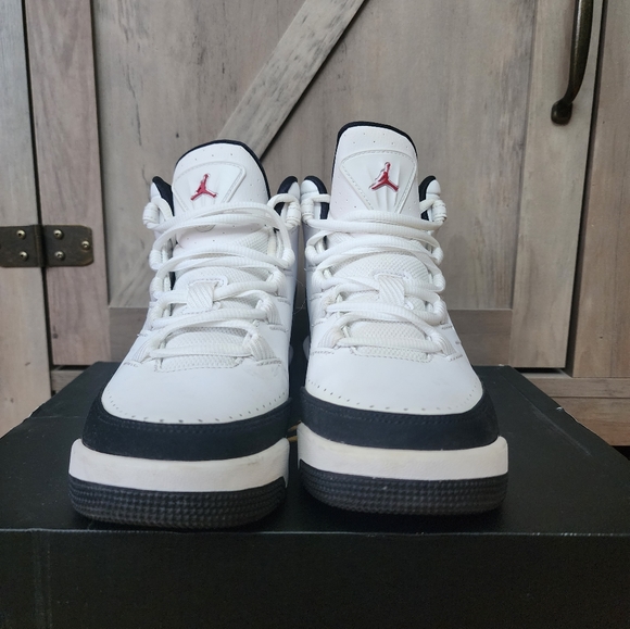 Jordan Air Deluxe BG (size 5Y) - Picture 2 of 4